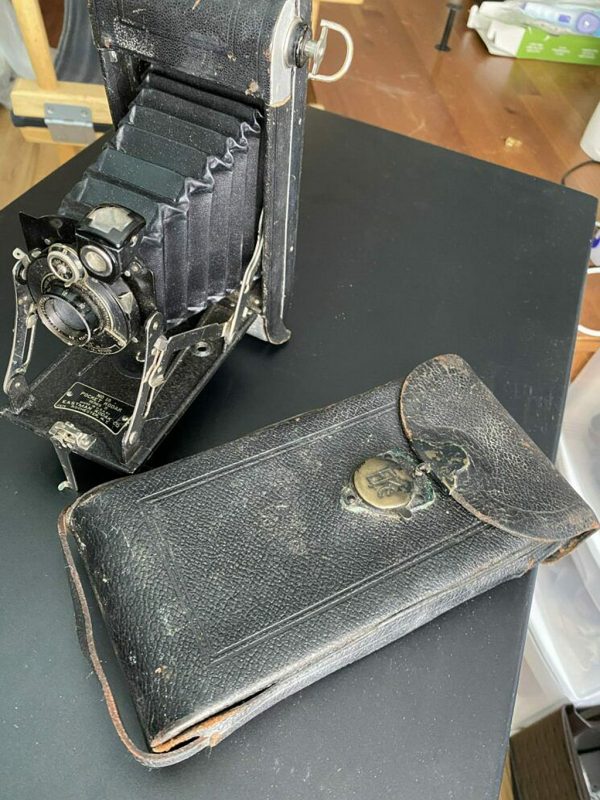 摄影师在1923年的老式柯达相机中发现了还未冲洗的胶卷？！
