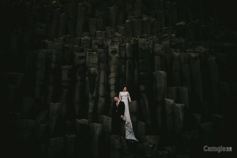 在活火山旁拍摄的《私奔》肖像作品