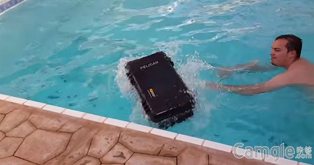 鹈鹕相机箱防水测试