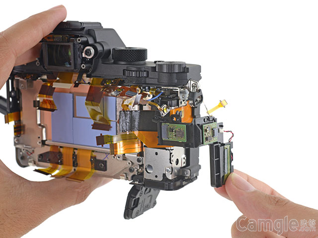 给予很高评价的“索尼A7R II详细拆解”