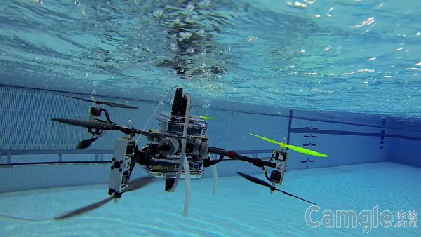 美国海军资助研发飞行与潜水二合为一无人机