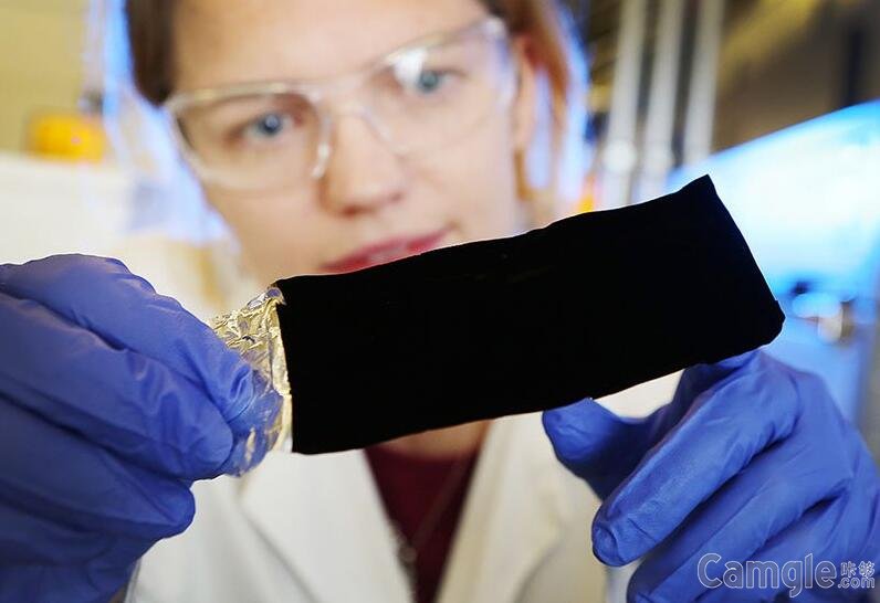世上最黑物质 Vantablack，黑到测量都测不出