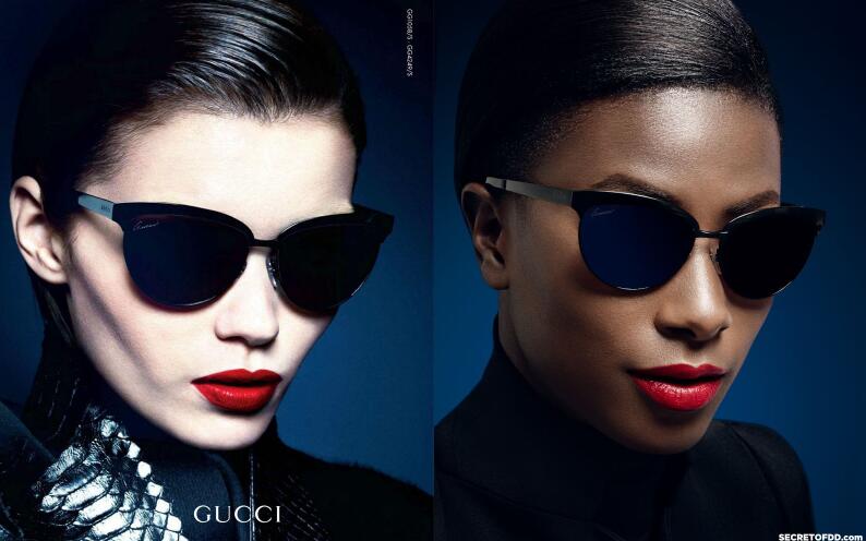 看黑人模特也能一样驾驭高级时装品牌，成为广告封面宠儿！