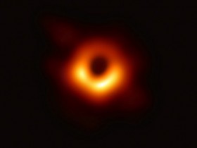 人类史上首次成功拍摄黑洞照片
