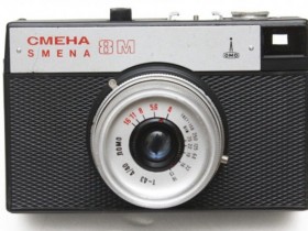 哈萨克斯坦的仓库里竟然存放了几百部前苏联时代的老式胶卷相机？！