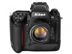 这部关于老款相机的广告短片居然是尼康F5相机拍摄的？！