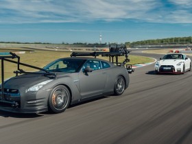 看看日产公司如何将其2020款GT-R NISMO超级跑车改装成高级摄像车！