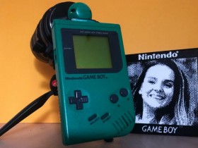 Game Boy相机搭配70-200mm镜头可拍摄人像图像？！