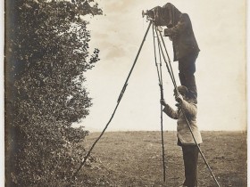两位野生动物摄影先驱的“疯狂发明”